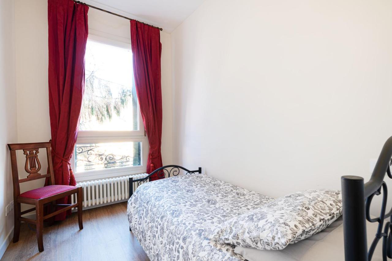 Appartement Ricco Di Comfort, Grande, Luminoso E Comodo *