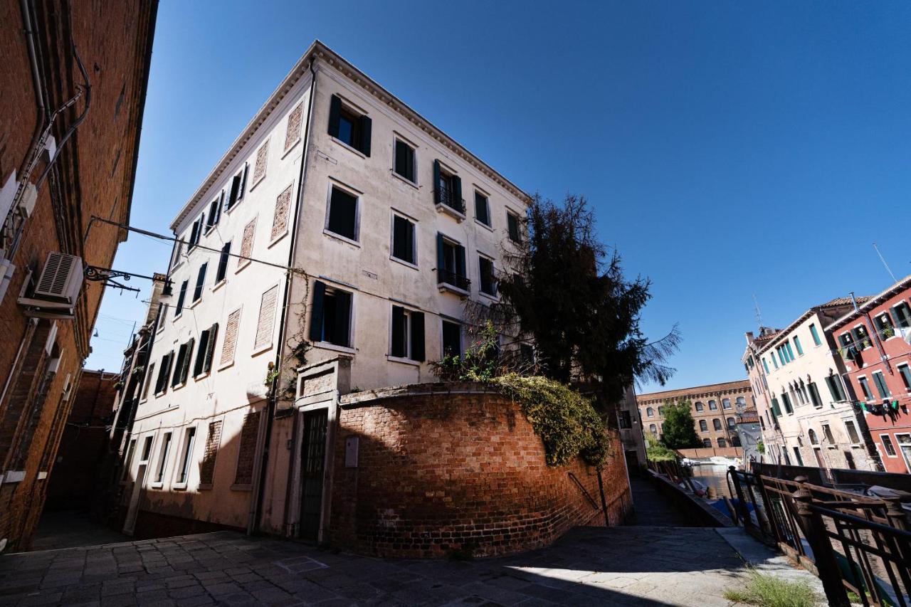 Ricco Di Comfort, Grande, Luminoso E Comodo Appartement